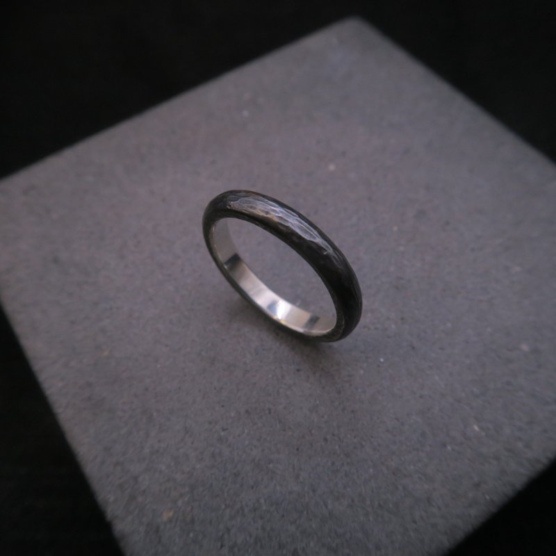 Dune Sterling Silver Forged Ring - Arc Unisex Style (Width Approximately 3mm, Thickness Approximately 2mm) Vulcanized Black - แหวนคู่ - โลหะ สีเงิน