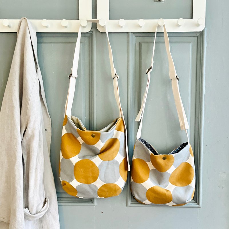 レトロなマスタードイエロー シンプルなビッグバッグ 台湾製キャンバス 肩掛け・斜め掛け可能 - ショルダーバッグ - コットン・麻 