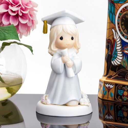 擎上閣裝飾藝術 Precious Moments 畢業典禮水滴娃娃 – 祝福滿溢的珍貴收藏公仔