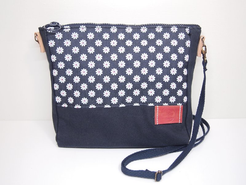 Japanese Flower Canvas Bag Shoulder Bag Side Backpack Crossbody Bag Limited Edition - กระเป๋าแมสเซนเจอร์ - วัสดุอื่นๆ สีน้ำเงิน