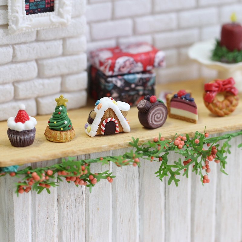 袖珍聖誕甜點組-垂吊式Miniature Christmas Dessert Earring Set - 耳環/耳夾 - 黏土 多色