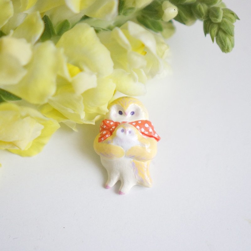|Dragon Forest | Fictional owl with baby brooch - Brooches - Clay 