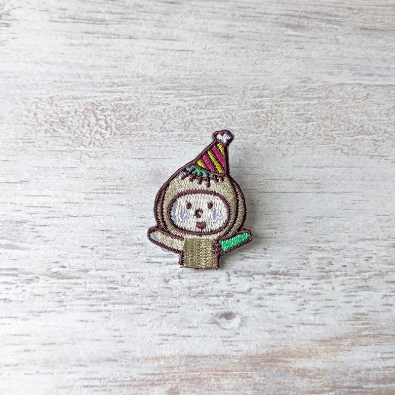 Happy Birthday  /  Embroidery Badge - Badges & Pins - Thread Multicolor