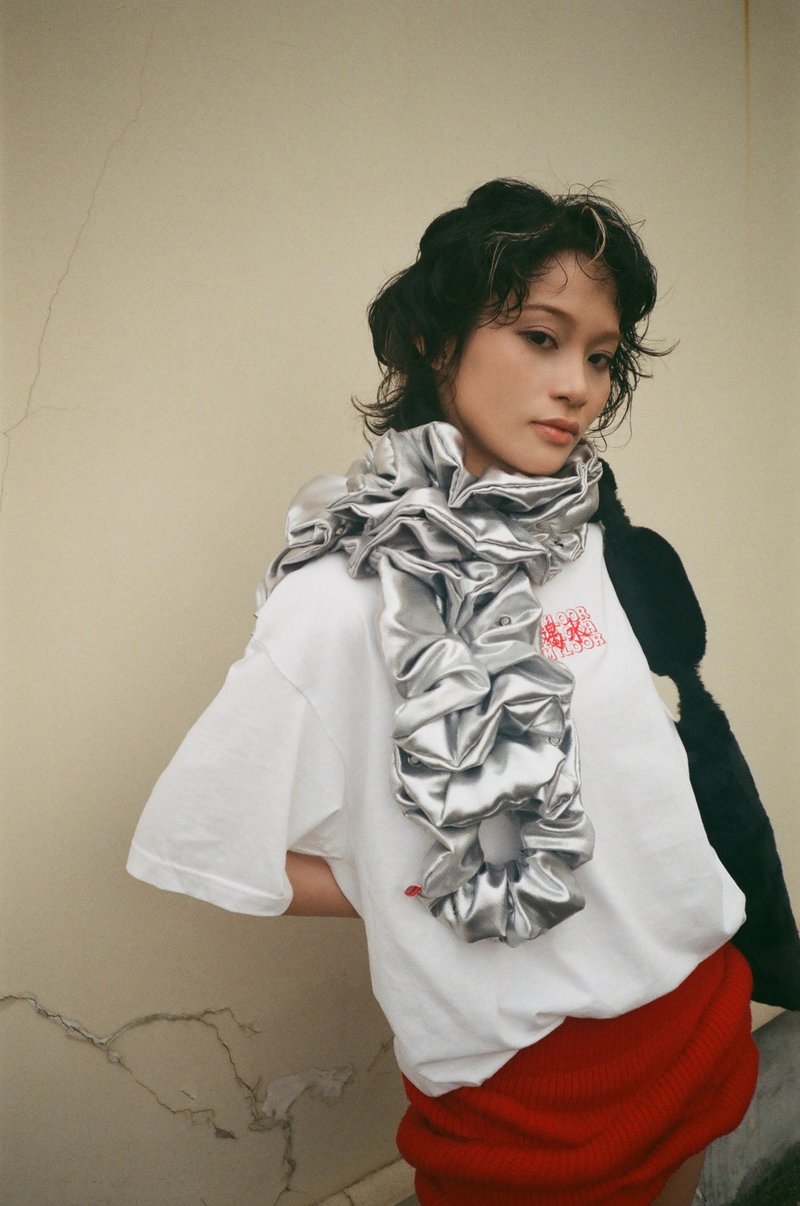 Silver Big Scrunchy Ruffles Scarf (3 Style) - ผ้าพันคอถัก - เส้นใยสังเคราะห์ สีเงิน