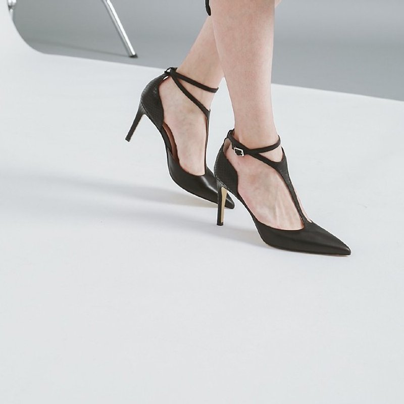 Streamline fine belt around the pointed leather high heels black - รองเท้าส้นสูง - หนังแท้ สีดำ
