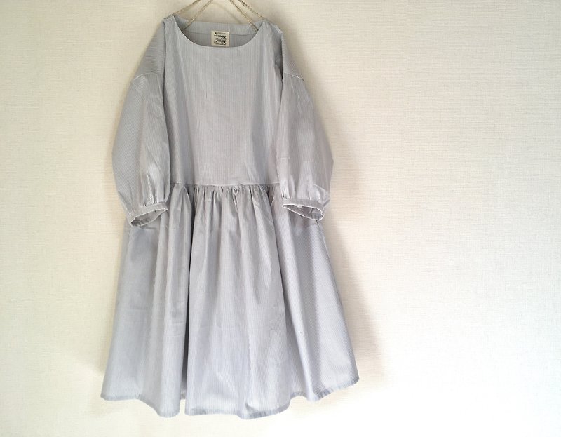ストライプ柄　シンプル　ギャザーワンピース - 連身裙 - 棉．麻 灰色