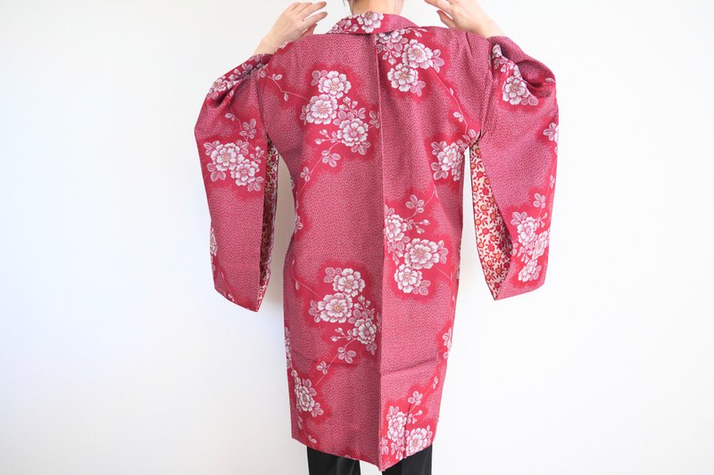 Japanese KIMONO, floral kimono, beautiful haori, authentic kimono - 女大衣/外套 - 聚酯纖維 紅色