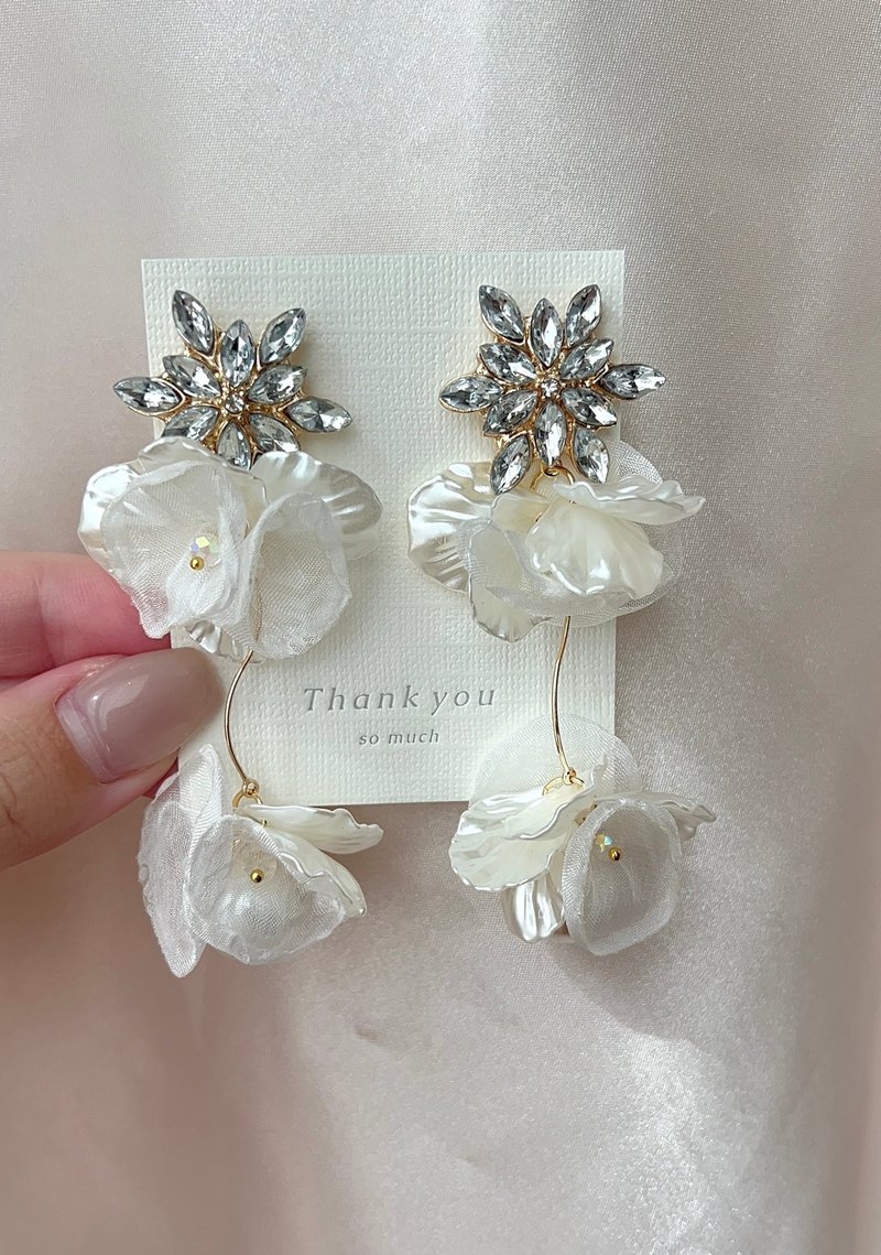 Flower lover Gold Pearl Botanical Wedding Bridal Wedding Large Earrings Petals - ต่างหู - โลหะ สีทอง