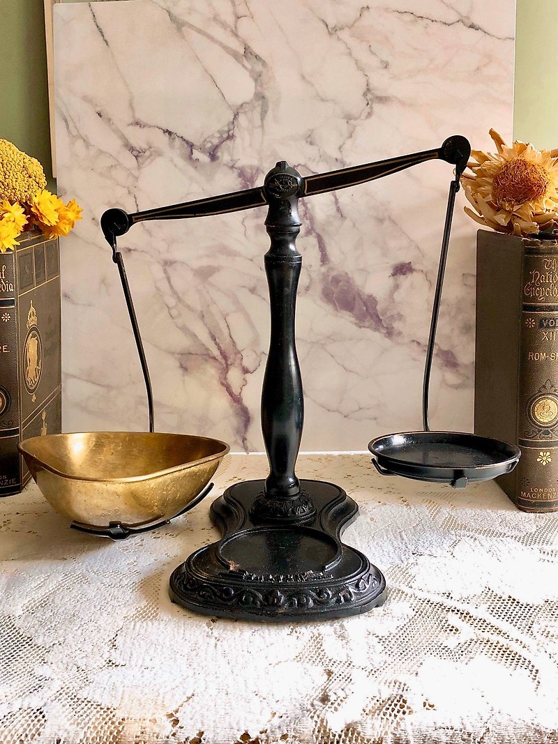 British black cast iron brass antique vertical balance scale - Items for Display - Other Metals 