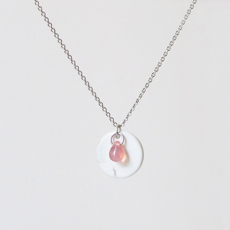 White Turquoise Disc, Glass Drops, Rhodium-plated Bronze Chain Necklace Necklace-Pink (45cm / 18 inches) - สร้อยคอ - เครื่องเพชรพลอย สึชมพู