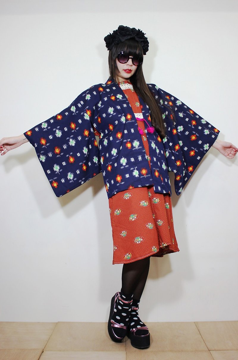 F2091(日本製和服)(Vintage)藍色紅白花朵織紋日本和服羽織(はおり)(生日禮物/情人節禮物) - 女大衣/外套 - 棉．麻 藍色