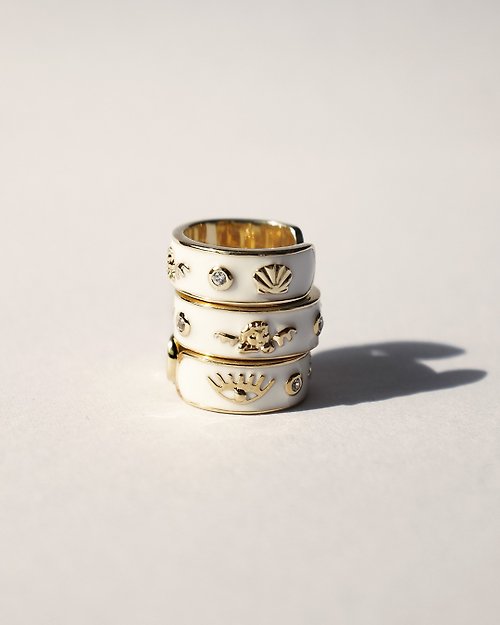 Open on Museum (Gif Box) Three Of Luck Ring | Ivory white enameled