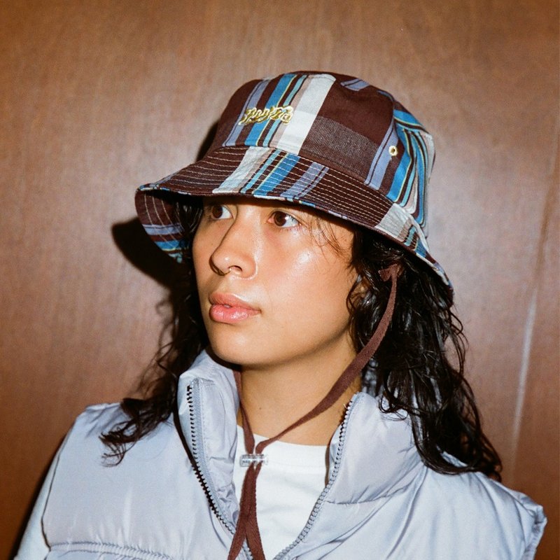 BREATHE BUCKET HAT BROWN BLUE STRIPE - 帽子 - 棉．麻 多色
