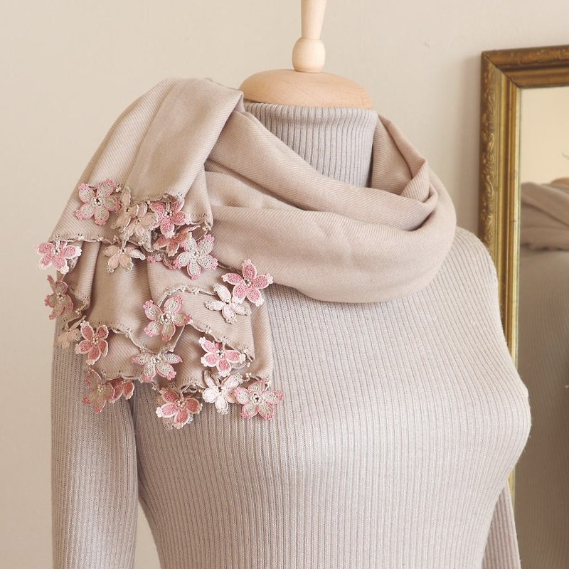 OYA crochet Pashmina shawl【SAKURA】SandBeige - ผ้าพันคอ - ขนแกะ สีนำ้ตาล