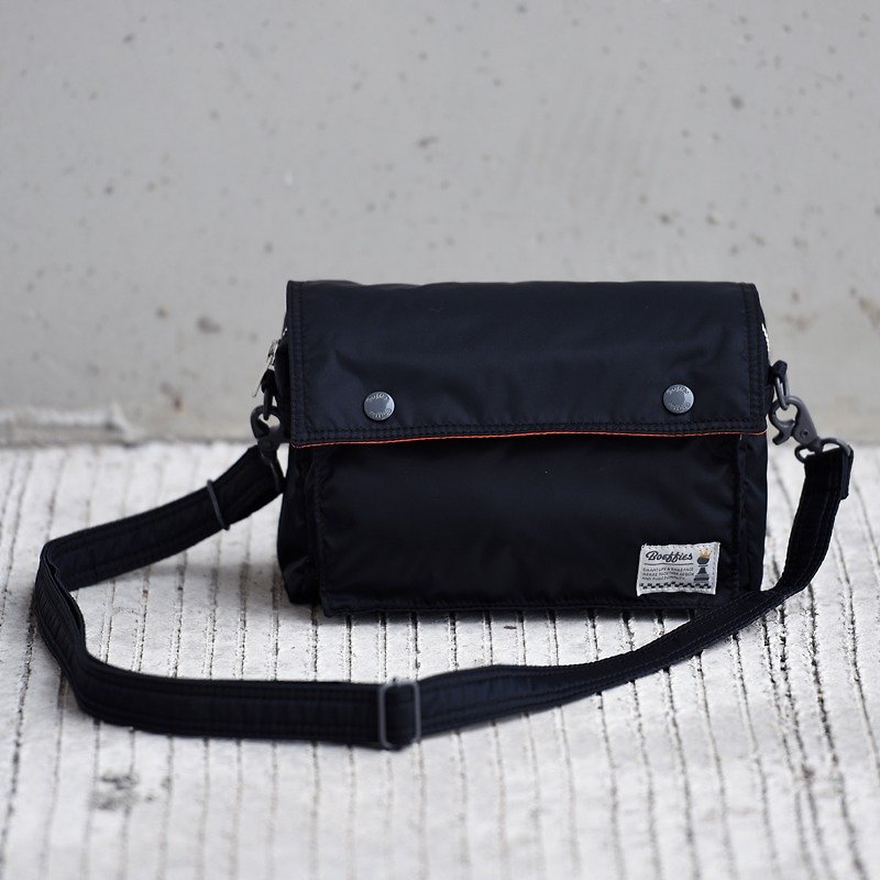 Boeffies Fantastic Lightweight Classic Side Messenger Bag - Chain Wash Black Shoulder Bag - Messenger Bags & Sling Bags - Polyester Black