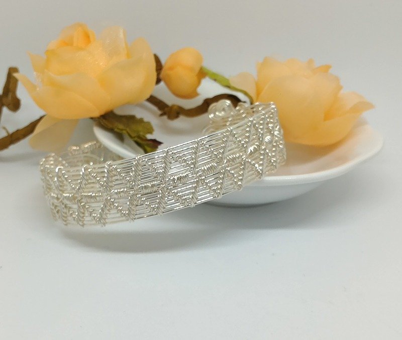 【JTBREW】金屬線編織寬版手環-亮銀 - 手鍊/手鐲 - 其他金屬 白色