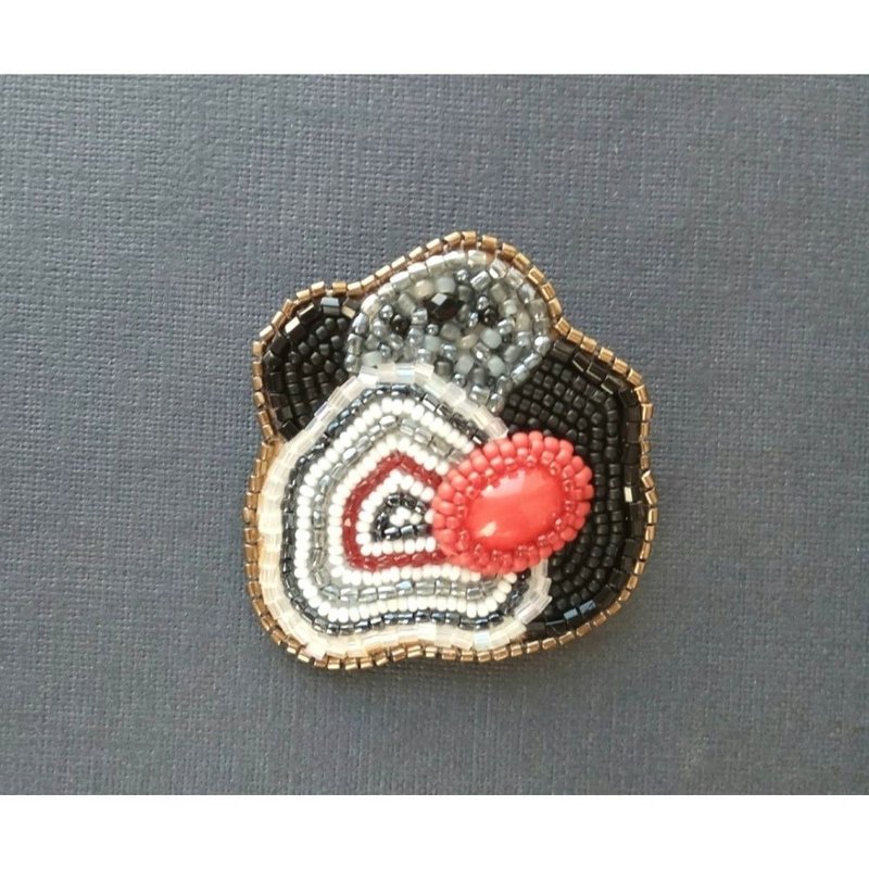抽象串珠刺繡玻璃米珠胸針紅色黑色白色灰色 - 胸針 - 玻璃 多色