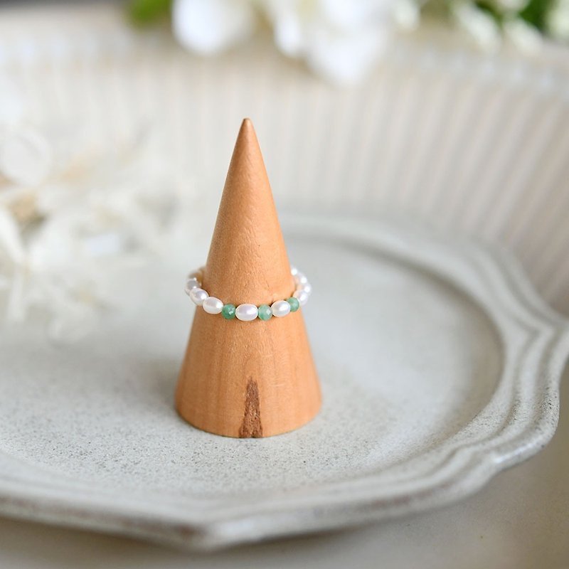 Petite pearl and emerald ring that brings happiness Pinky ring 1 ring May/June birthstone 2 types - แหวนทั่วไป - โลหะ ขาว