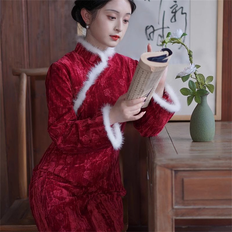 Red improved cheongsam for the new year, winter thickened retro dress, wedding dress, New Year's greeting dress - กี่เพ้า - เส้นใยสังเคราะห์ สีแดง