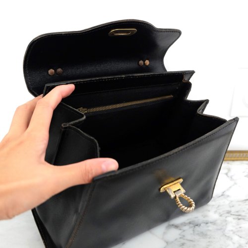 バッグ vintage France Black leather square bag 500x0.jpg