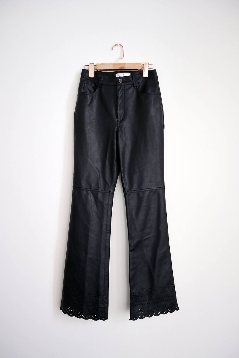 Pumpkin Vintage. Ancient black trumpet carved leather trousers - กางเกงขายาว - หนังแท้ สีดำ