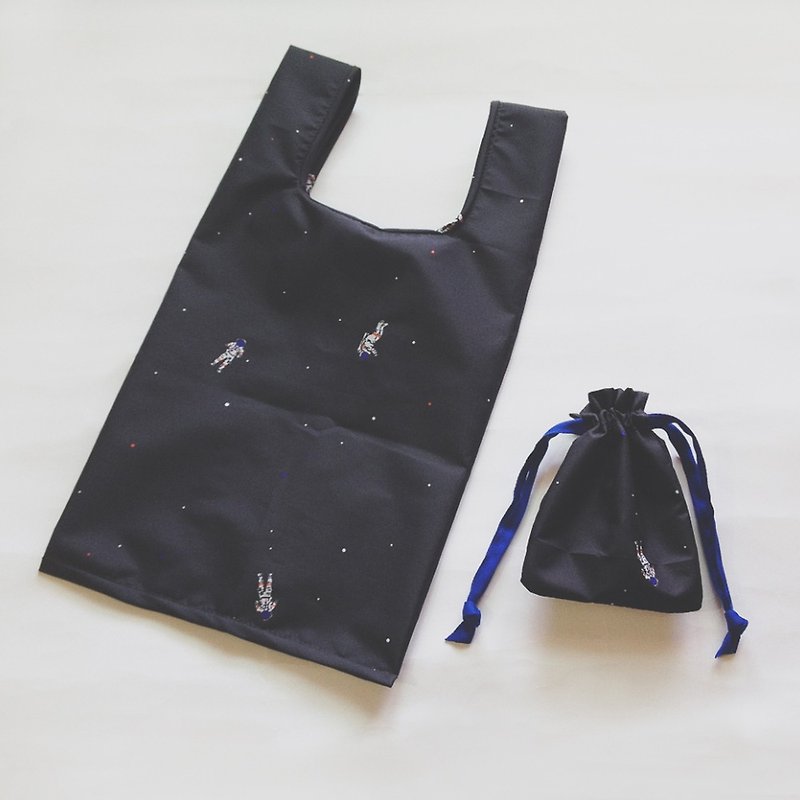 防水材質 手袋/手提袋 黑色 - 太空人 購物袋  附束口袋  (最後一枚)