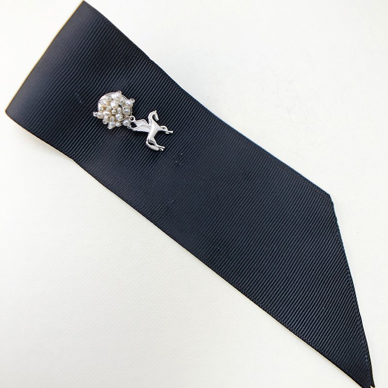 Elegant Pearl Brooch 【Wedding Accessory】 【Japanese Style Brooch】【Valentines Day】 - เข็มกลัด - ไข่มุก สีเงิน