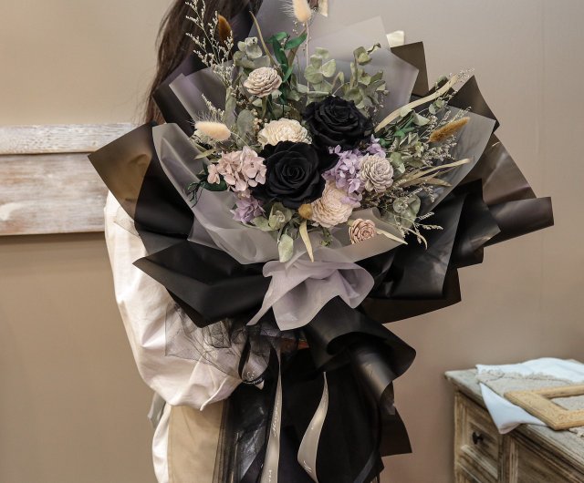 黒薔薇 黒薔薇ゴールドラメのギフト花束