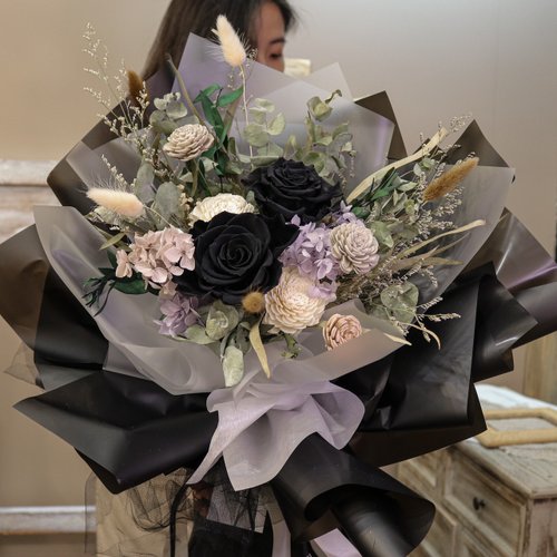 Meet Eternity】永遠の命を意味する黒いバラの花束 セルフ受け取り限定