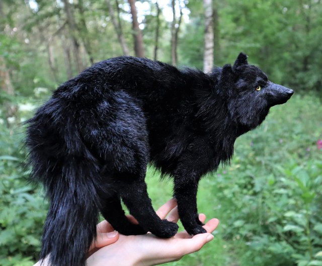 オオカミ ウォーロック リアルな動物のぬいぐるみ アートドール 狼男