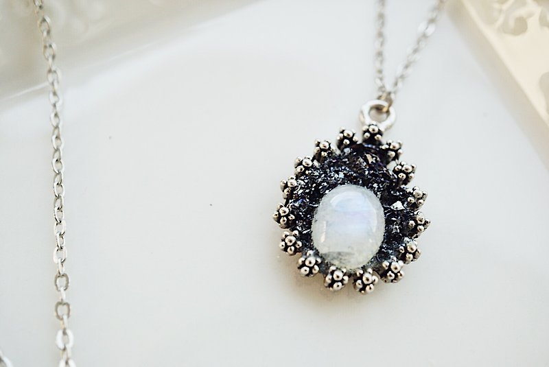 Crushed Hematite Oval Moonstone Necklace - Necklaces - Gemstone Silver