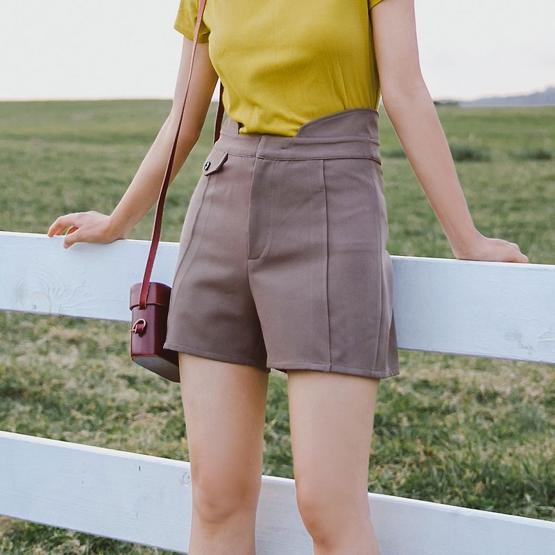 Anne Chen 2018 summer new solid color decorative buckle shorts YMX8179 - กางเกงขาสั้น - วัสดุอื่นๆ สีนำ้ตาล