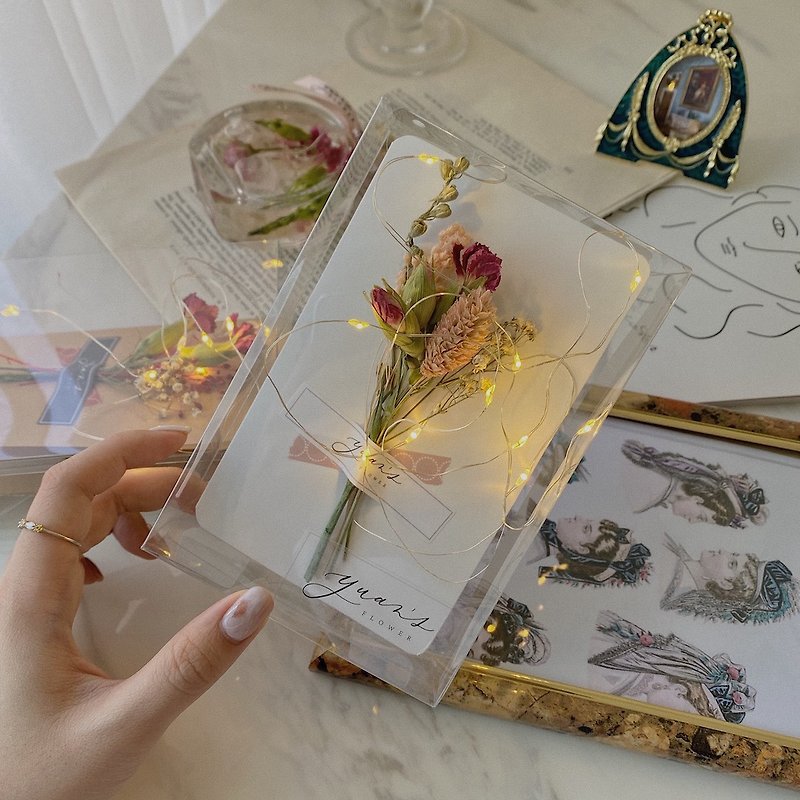 Classic Dried Carnation Card Rose Gypsophila Exquisite Gift Box Light String Card Mother's Day Gift - Cards & Postcards - Plants & Flowers Multicolor