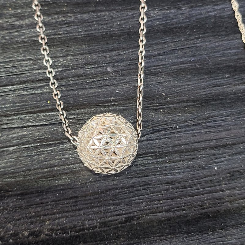 Flower of life sterling silver pendant - สร้อยคอ - เงินแท้ สีเงิน