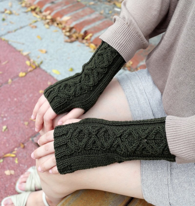 ChiChi Hand-made-College Deep Ink-Wool Hand Knitted Gloves [Non-Trickling Series] - ถุงมือ - ขนแกะ สีเขียว