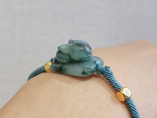 螺絲帽帽工作室 親翠 天然翡翠 冰綠飄花趴趴兔牌手環 | E | 生肖 兔