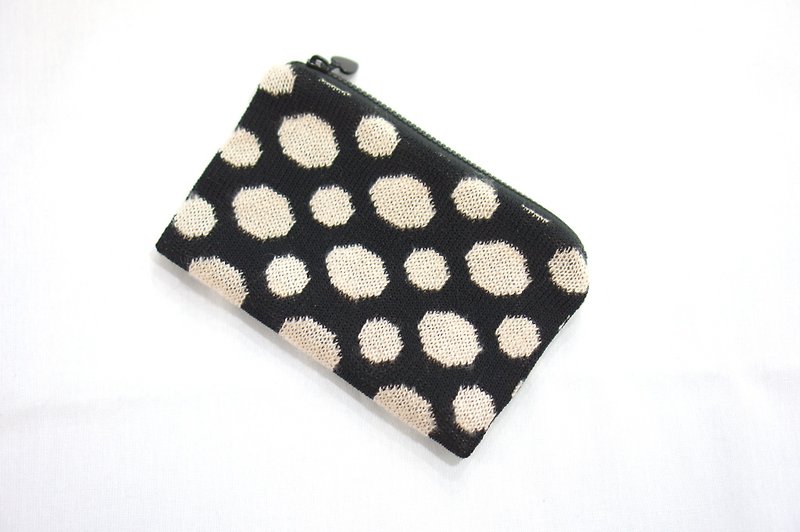 Knitting [flower window sill X Glory] black and white point joint series coin purse - กระเป๋าใส่เหรียญ - เส้นใยสังเคราะห์ สีดำ
