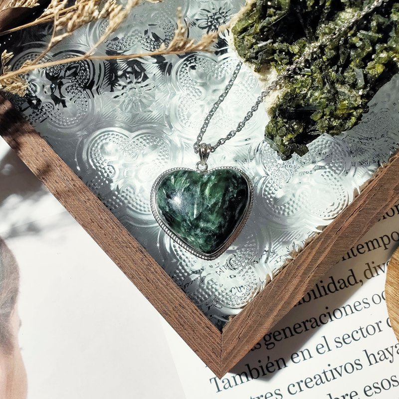 摯愛 925銀綠龍晶愛心鈦鋼項鍊 - 項鍊 - 水晶 綠色