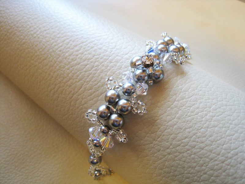 Silky Pearl & Swarovski Crystal Bracelet / JAB : Gray - Bracelets - Pearl Gray
