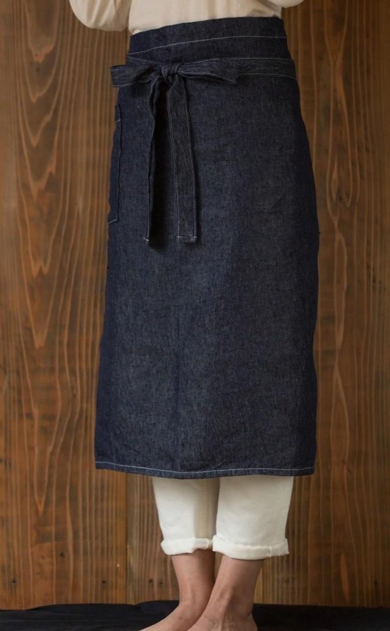 [Stock as long as SALE] linen denim apron 9975 yen ⇒5000 yen - ผ้ากันเปื้อน - ผ้าฝ้าย/ผ้าลินิน สีน้ำเงิน