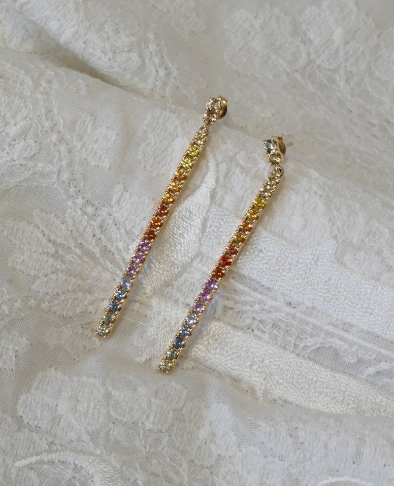 K10 Rainbow sapphire pierced - 耳環/耳夾/耳骨夾 - 其他金屬 多色