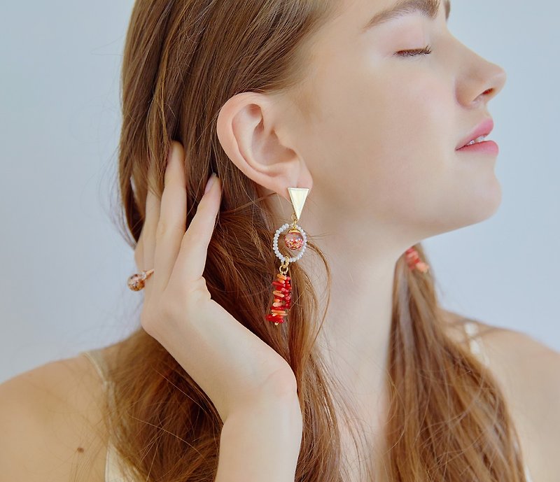 Coral Snowbal Earrings - 耳環/耳夾 - 玻璃 