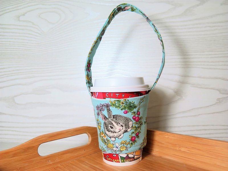  花圈裡的兔兔(藍色)/環保飲料杯套.提袋."限塑政策新對策".環保胚布堅固耐用 - 飲料提袋/杯袋/杯套 - 棉．麻 藍色