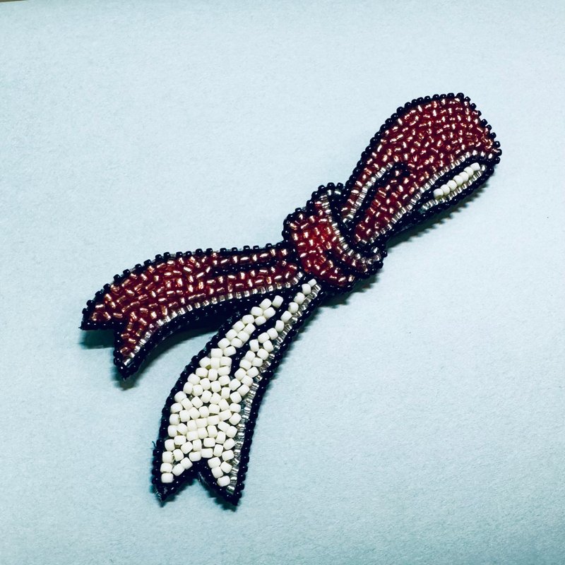 Silver red cute ribbon knot brooch - เข็มกลัด - วัสดุอื่นๆ สีแดง