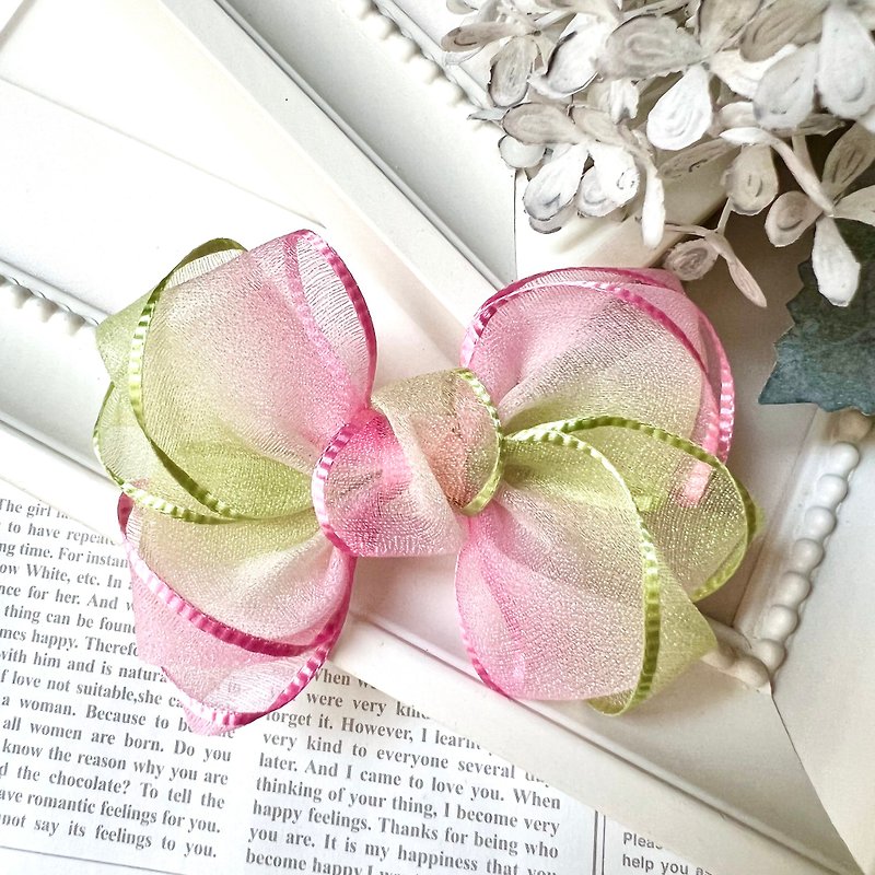 Gradient yarn twist bow bangs clip/green + pink - เครื่องประดับผม - วัสดุอื่นๆ สึชมพู