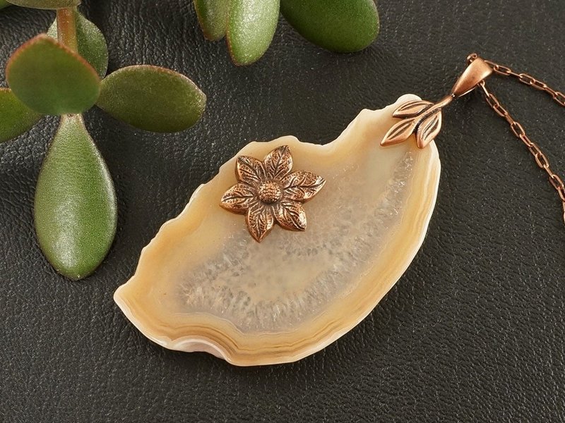 Beige Agate Slice Slab Geode Copper Flower Floral Pendant Necklace Jewelry Gift - 項鍊 - 半寶石 咖啡色