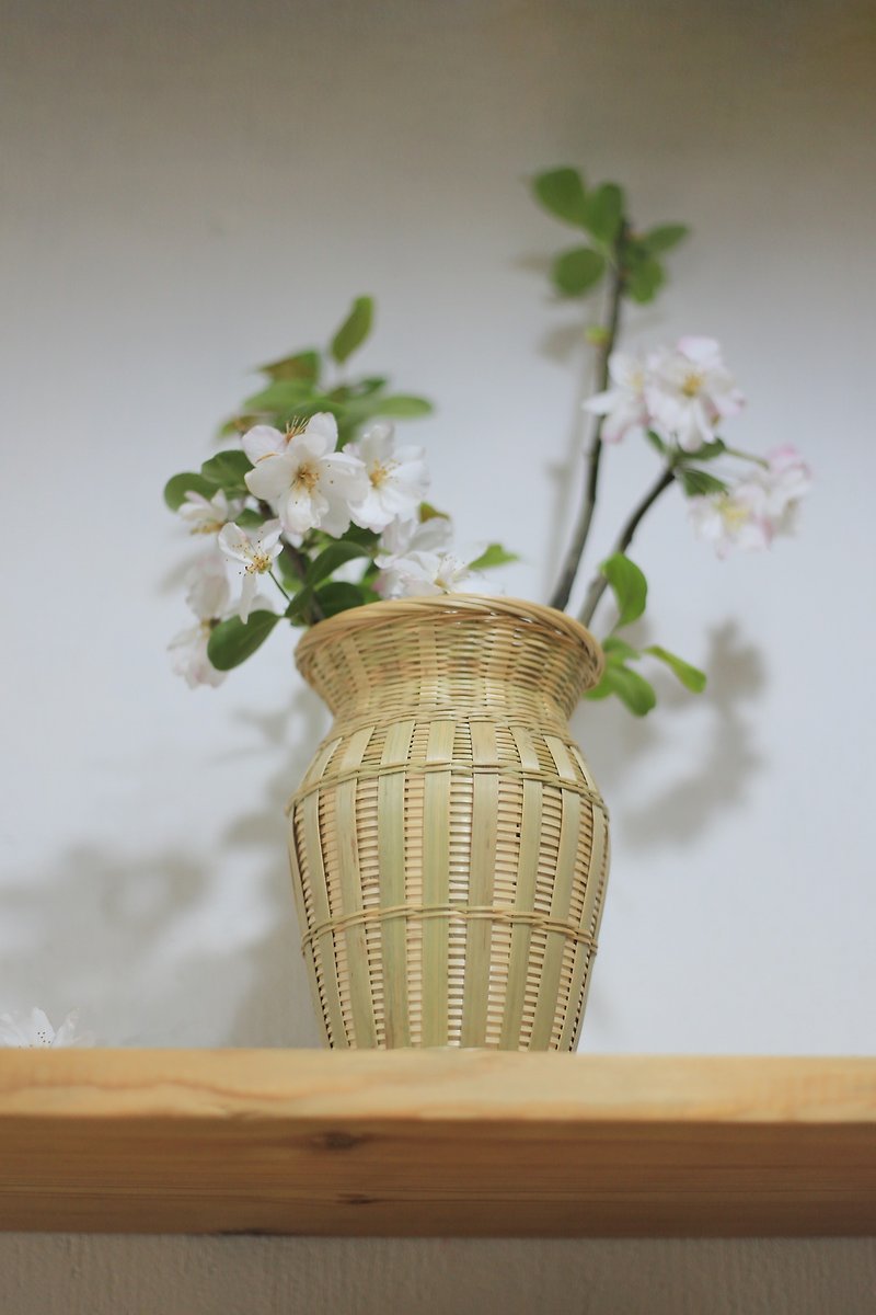 Bamboo Weaving Series | Bamboo Weaving Flower Vessels | Water Storage Vases Containing Leakproof Bottles | Traditional Folk Art - เซรามิก - ไม้ไผ่ 