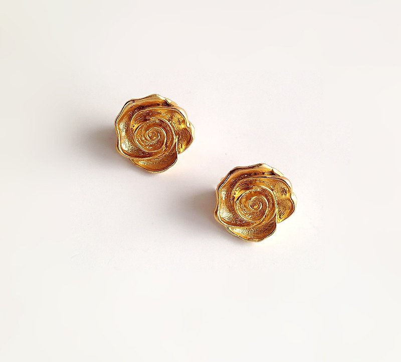 [Ancient pieces] Vintage Brass Rose • Clip Earrings - Earrings & Clip-ons - Other Metals Gold