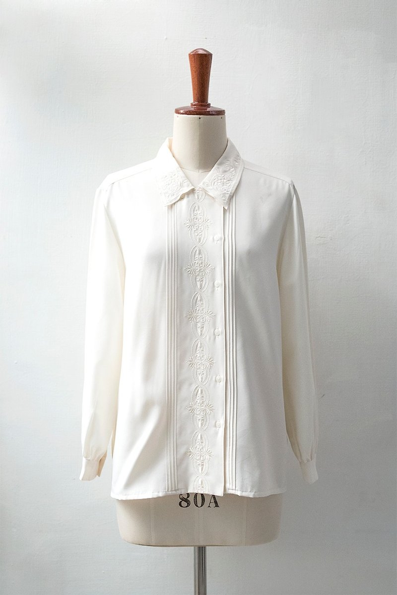 Banana Flyin '| vintage | plain embroidery lace long-sleeved shirt - เสื้อผู้หญิง - ผ้าฝ้าย/ผ้าลินิน 