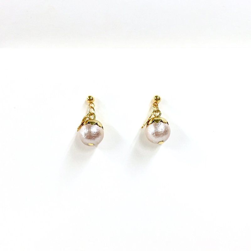 [Ruosang] [Story] Pine Cone. Acorn. Autumn And Winter. Christmas collection. Japan imported cotton pearls. 14K gold earrings/ear acupuncture/no pierced earrings/ Clip-On - ต่างหู - กระดาษ สีกากี